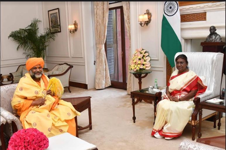 Sri. Brahmrishi Gurudev meets President Droupadi Murmu