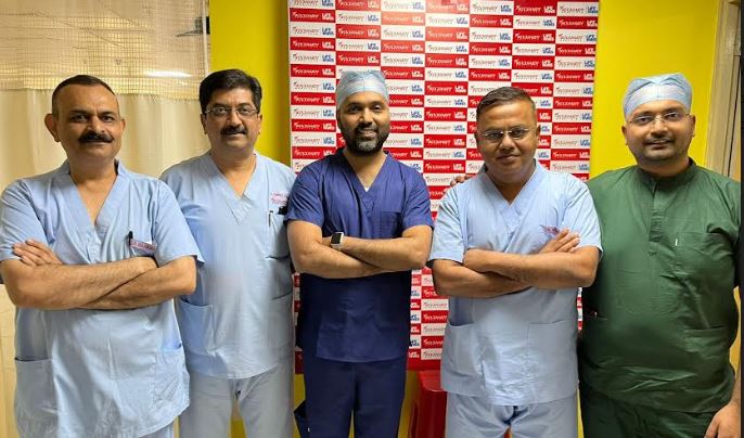 Dr. Anmol Sonawane was assisted by cardiologists Dr. Nitin Tiwari, Dr. Amey Beedkar, Cardiovascular Surgeon Dr. Sumit Pathak, Anesthetist Dr. Pankaj's team .
