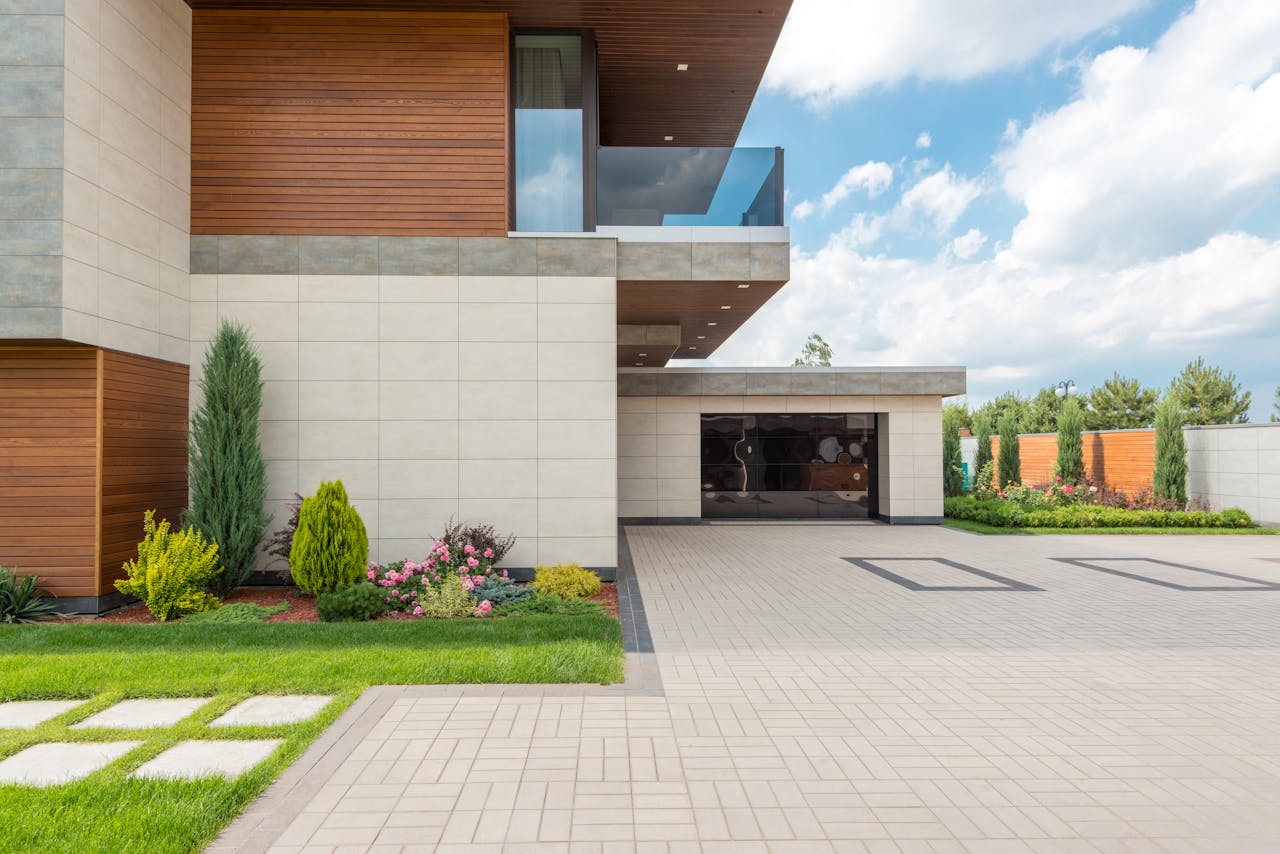 Choosing Between Glossy and Matte Tiles: Essential Tips for Homeowners in the UK