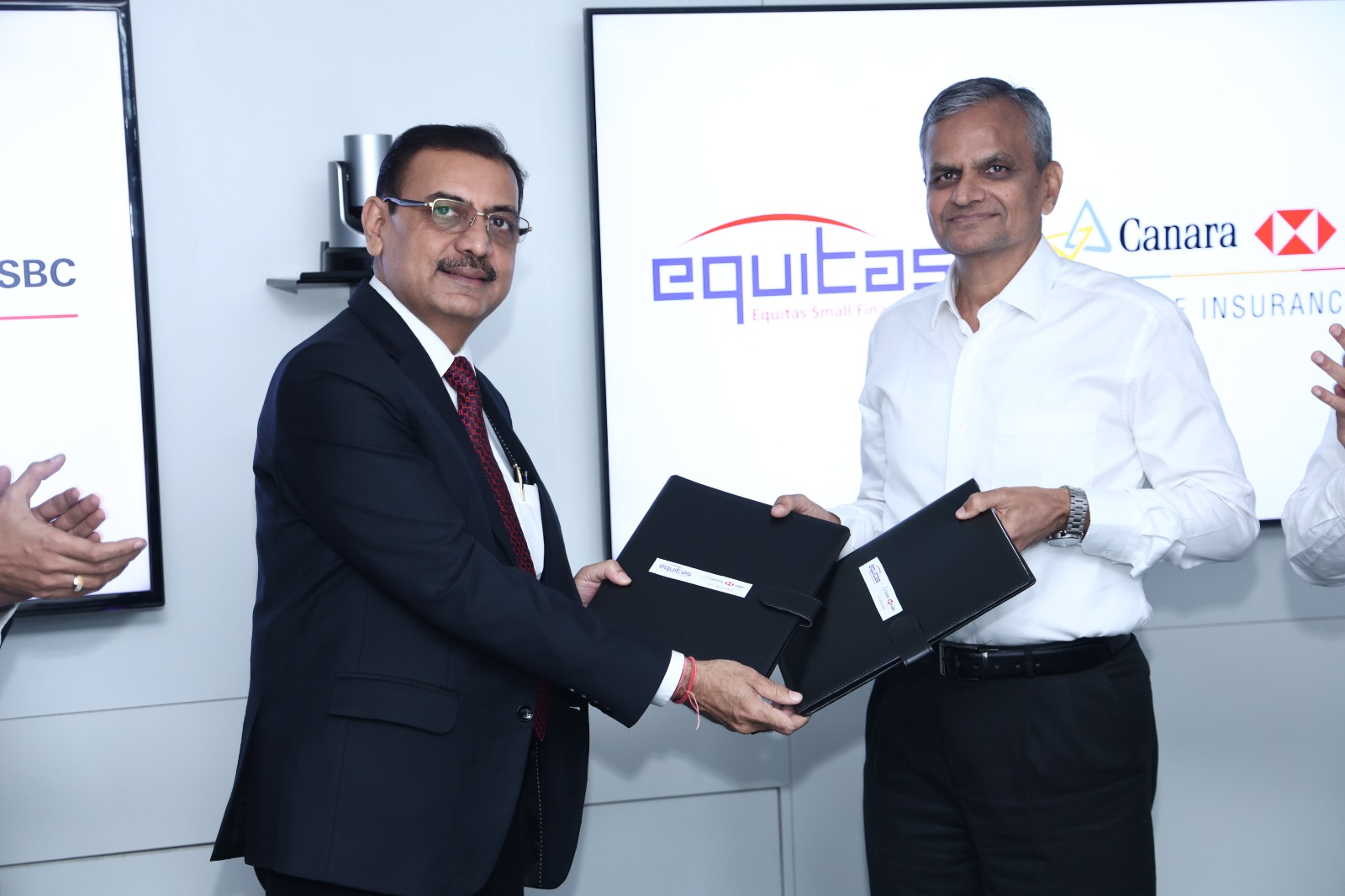 01- Left to Right, Anuj Mathur, MD & CEO, Canara HSBC LI, Vasudevan P N, MD & CEO, Equitas Small Finance Bank
